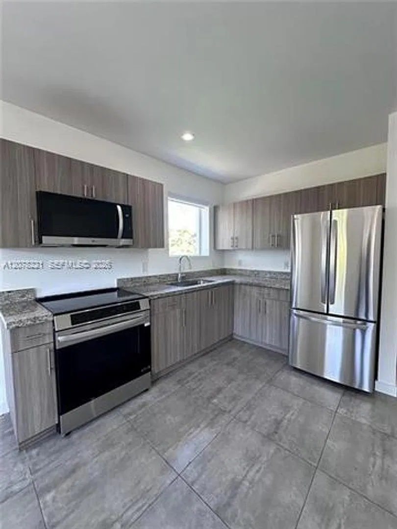 165 NW 39th St cu-3, Miami, FL 33127 — Photo 1