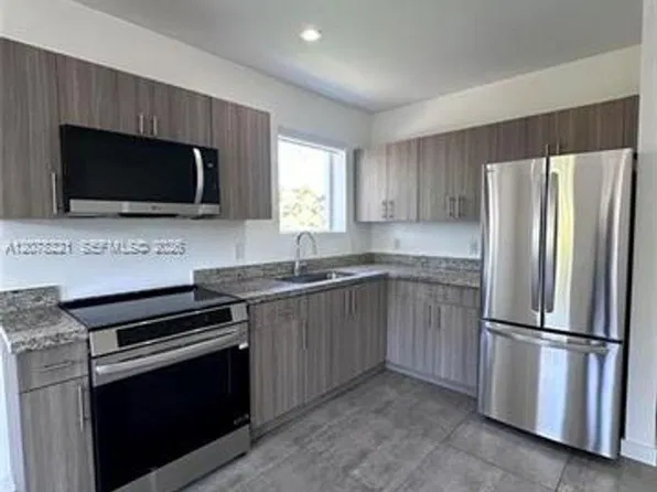 165 NW 39th St, Miami, FL