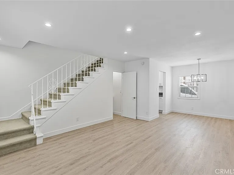 5339 1/2 Bellingham Ave — Photo 1