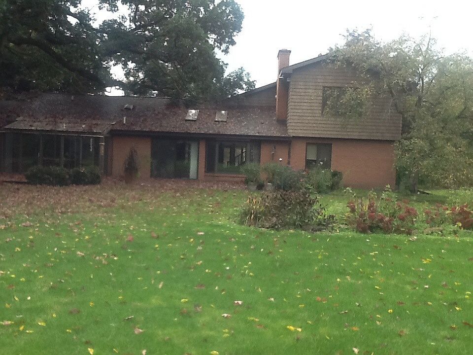 2nd image of 300 Woodside Dr NE