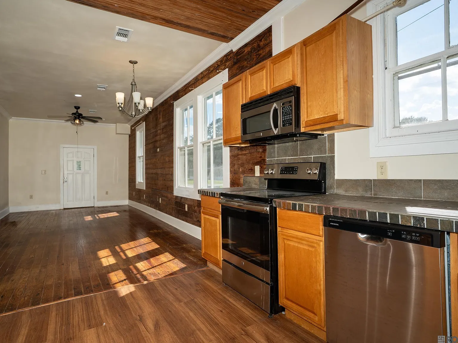 3 bed, 1154 sqft, $1,400 — Photo 2