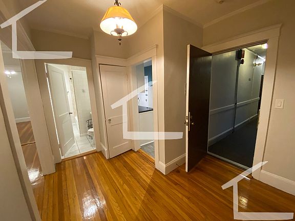 3rd image of 26 Chiswick Rd APT 9