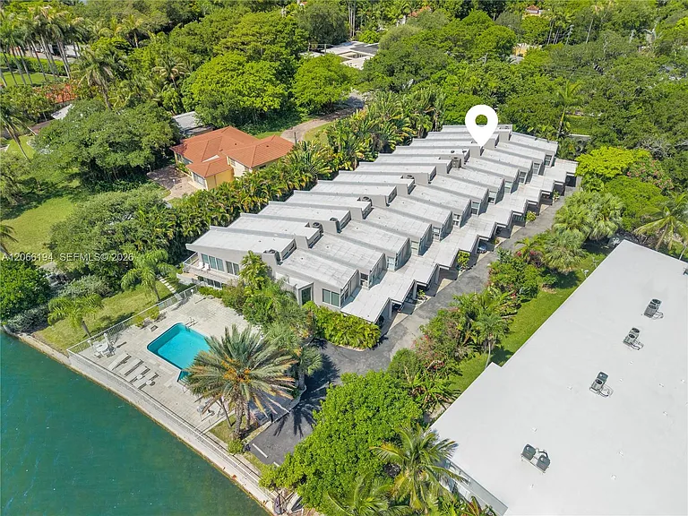 6011 N Bayshore Dr #10 — Photo 16