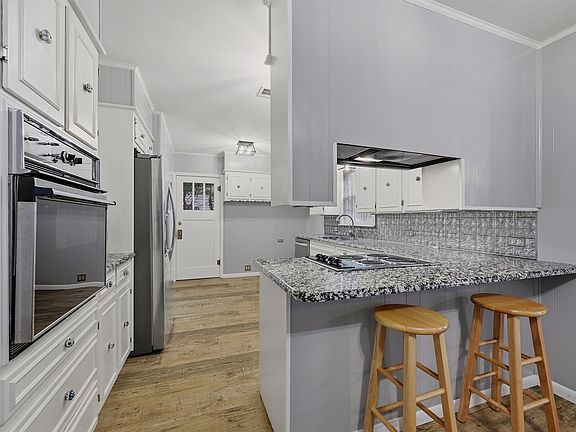 4th image of 520 W Acheson St