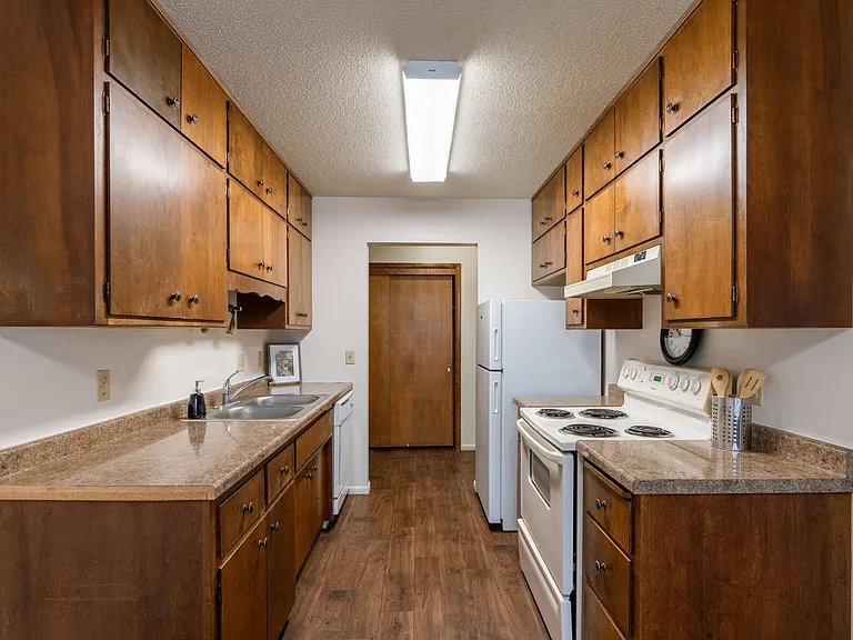 Fargo, ND Betty Ann Apartments | Kitchen