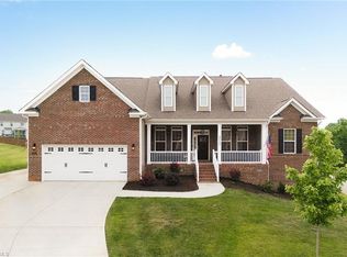 2717 Spruce Hill Ct, Pfafftown, NC 27040