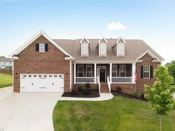 2717 Spruce Hill Ct, Pfafftown, NC 27040