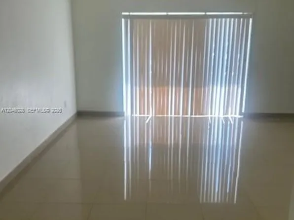 10395 N Kendall Dr APT V4, Miami, FL 33176