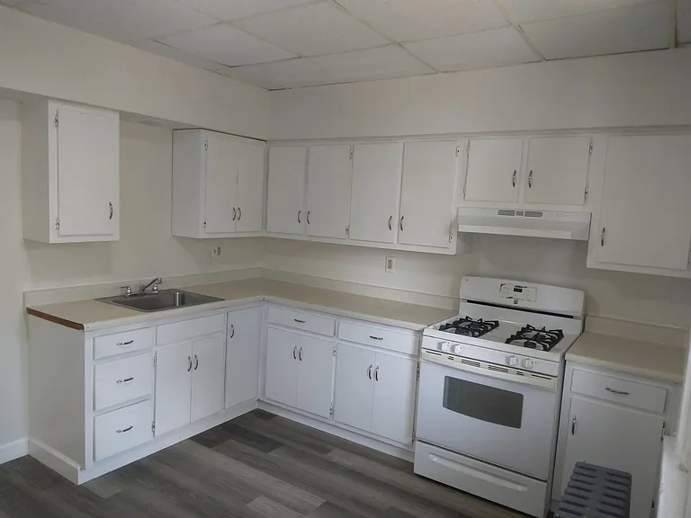 402 Center St #2 — Photo 6
