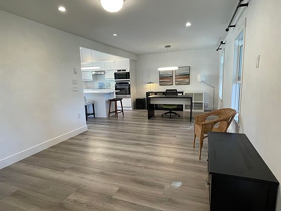 2nd image of 500 Douglas Cres