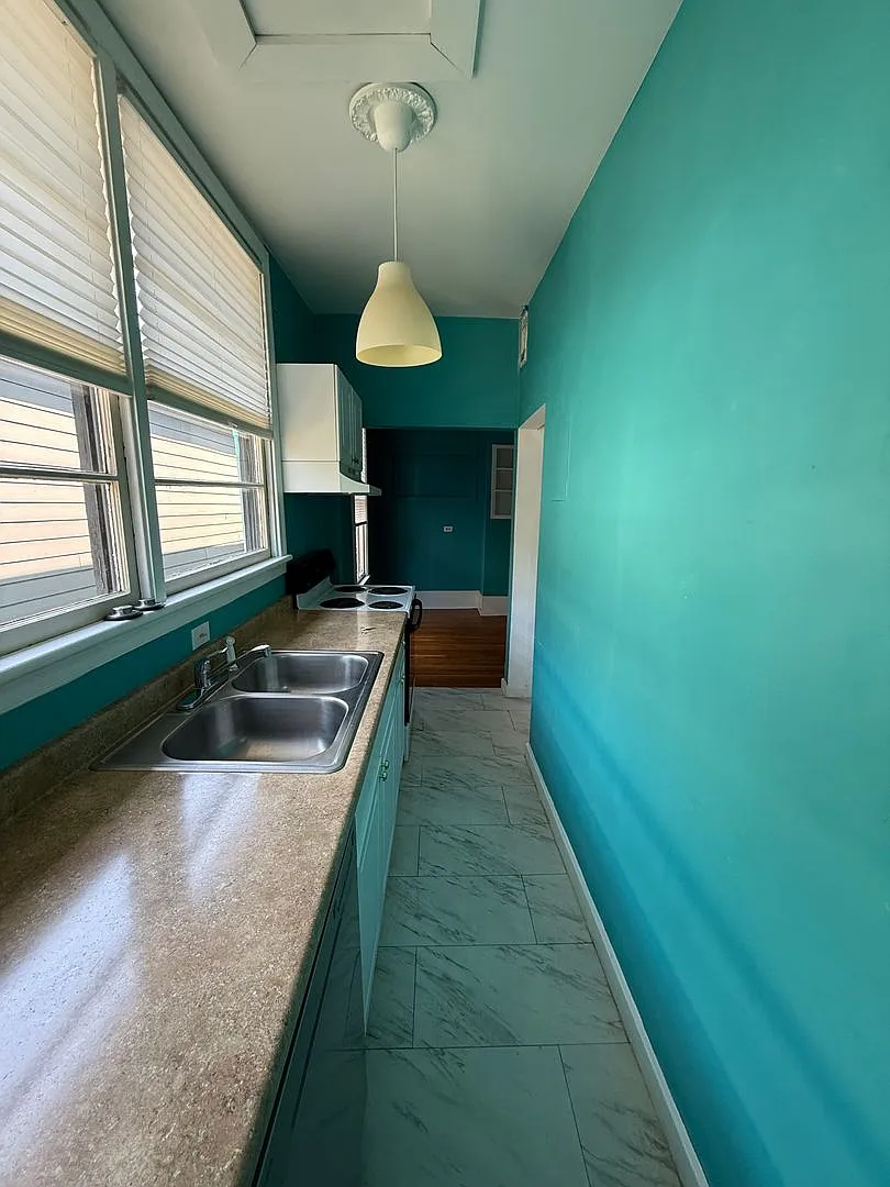 311 E Duffy St — Photo 3