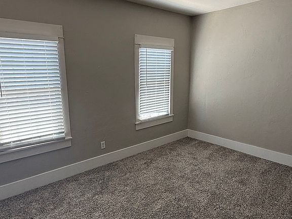 5th image of 136 N 11th Ave #1