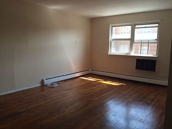 5th image of 3142 48th St #2