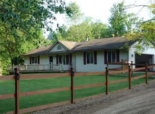 572 Six Mile Rd, Whitmore Lake, MI 48189