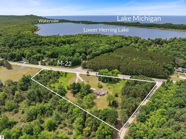 4247 S Scenic Hwy, Frankfort, MI 49635