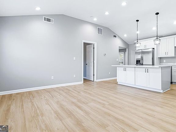 4th image of 3790 Brook Way SW