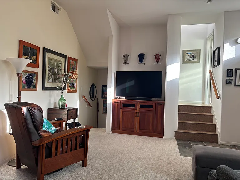 1321 Pacific Beach Dr #C — Photo 6