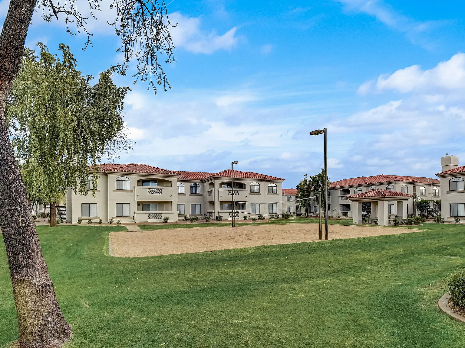 San Montego Apartments — Photo 3