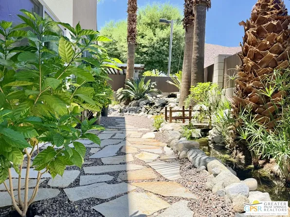 588 E San Lorenzo Rd APT 104, Palm Springs, CA 92264