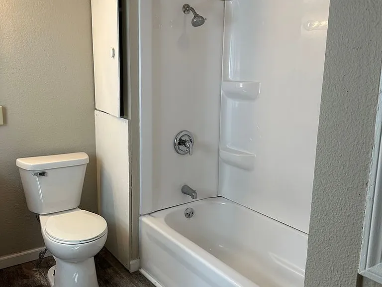 417 N Walnut St — Photo 16