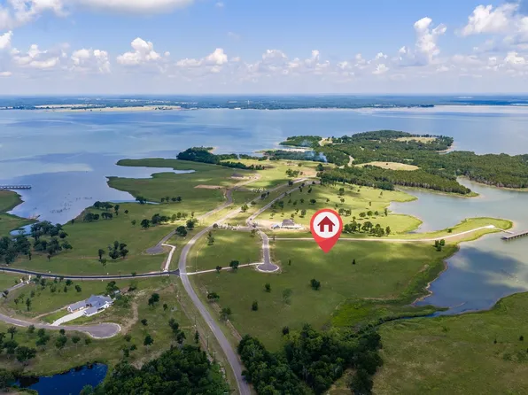 220 Lakeshore Ln, Windom, TX 75492