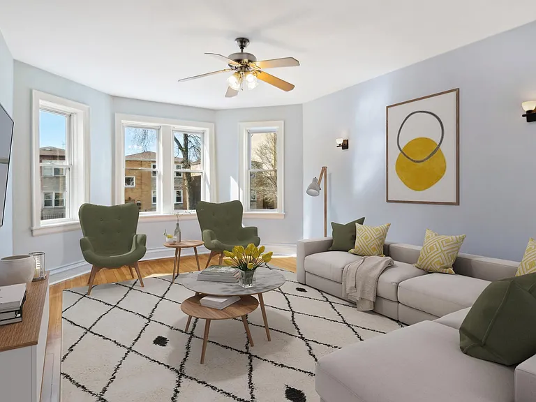 Large sunny living room. Approx 19x13