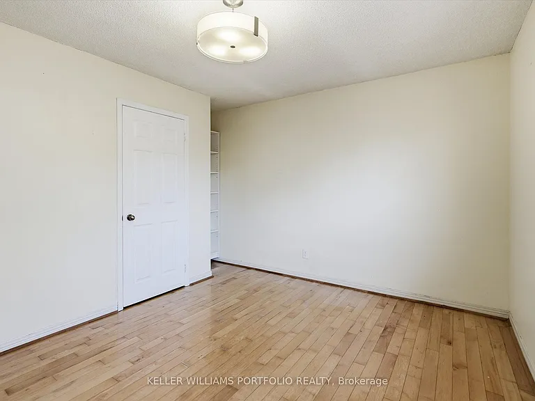 73 Jessica Gdns — Photo 26