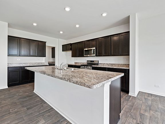 5th image of 541 Colchester Dr
