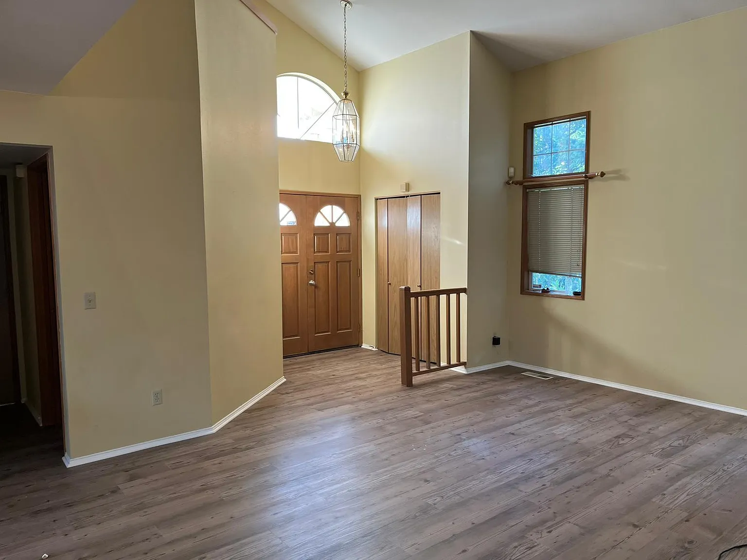 3 bed, 2.5 bath, 1860 sqft, $3,490 — Photo 2