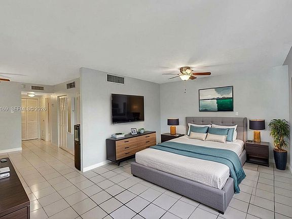 5th image of 2899 Collins Ave APT 521