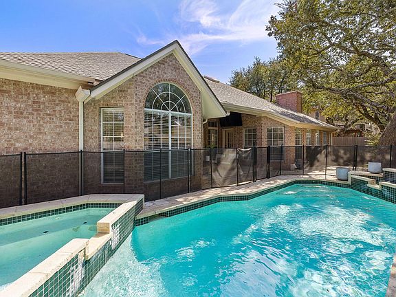 2nd image of 2040 Saint Andrews Dr