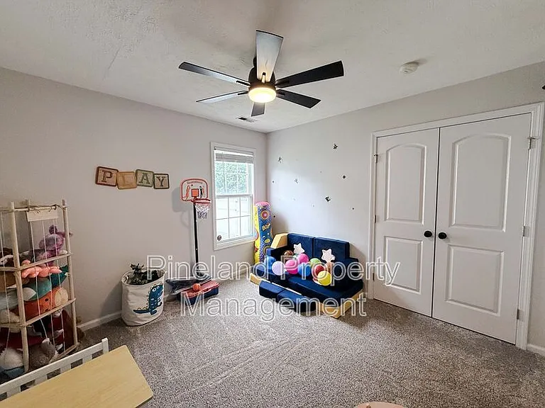 201 Old Colony Pl — Photo 18