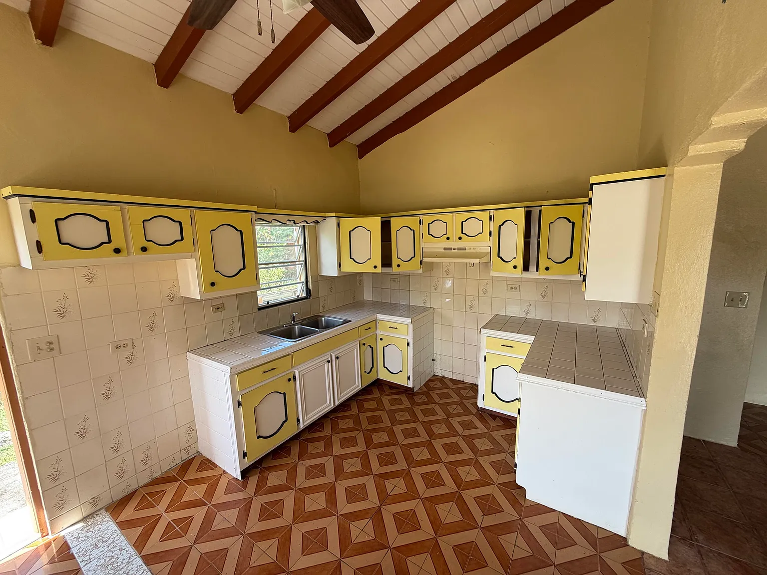 3 bed, 1300 sqft, $1,500 — Photo 3