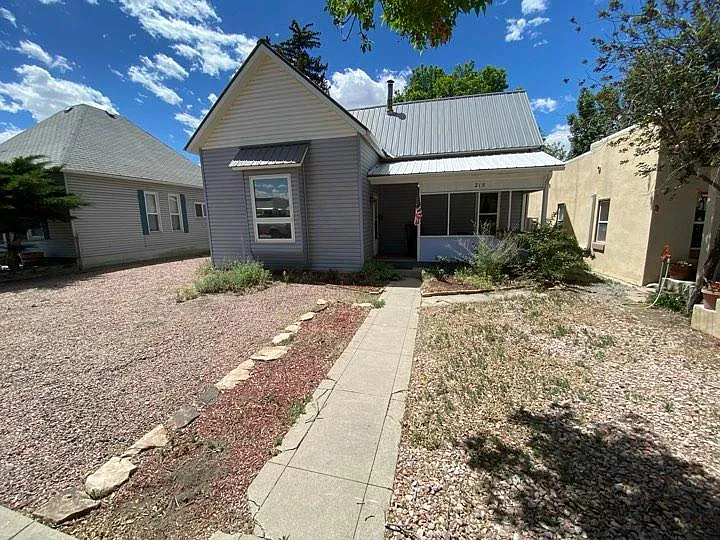 215 Palmer St — Photo 1