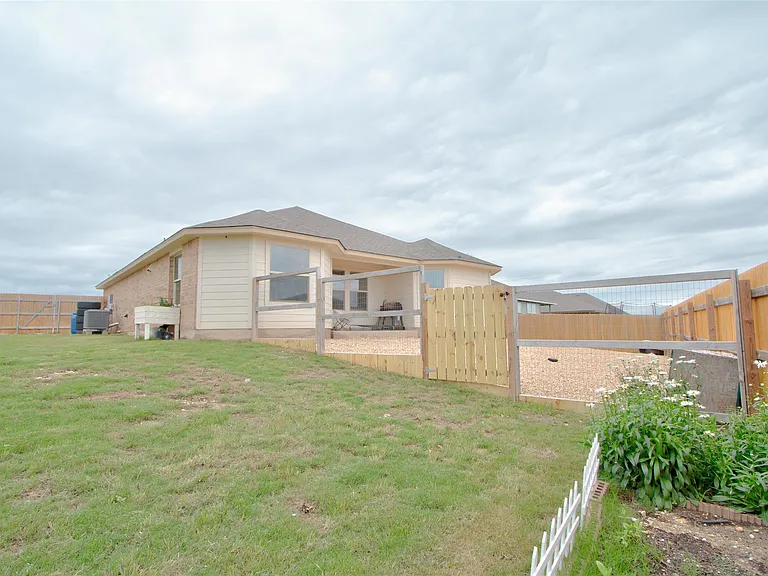 1317 Cesarina St — Photo 39