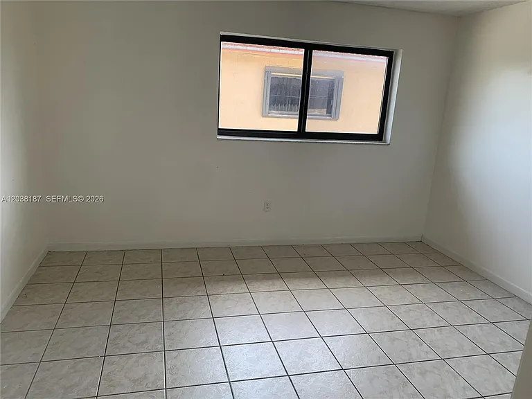 2319 W 60th St #D212 — Photo 12