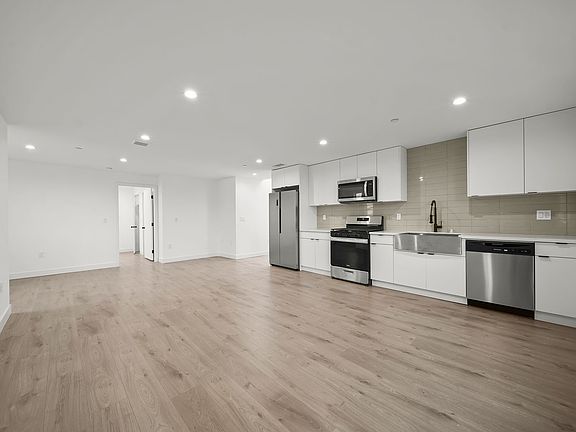 5th image of 171 S Hoover St #1/2