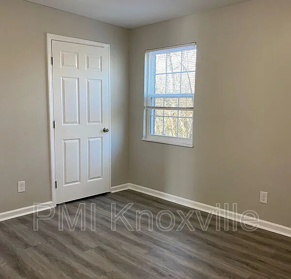123 Ingersoll Ave #11 — Photo 6