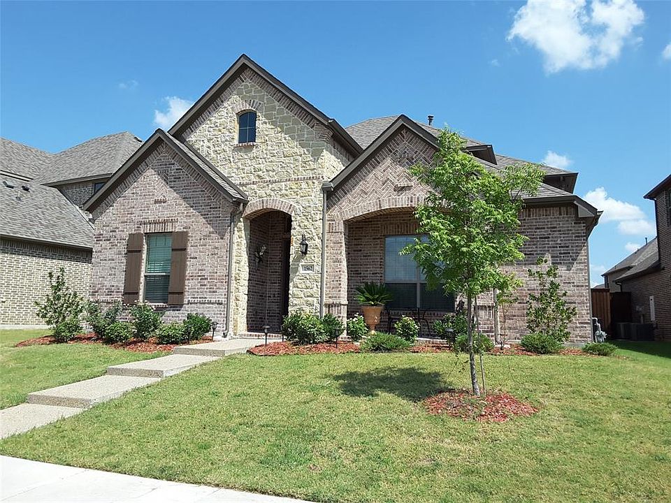 1st image of 1562 Trowbridge Cir