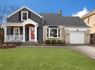 26 Mohawk Dr, Clarendon Hills, IL 60514