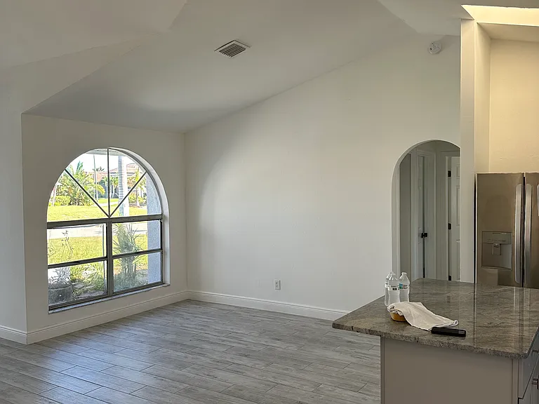 1306 SW 43rd Ln — Photo 4
