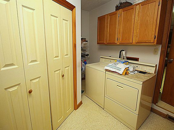 2nd image of 4653 Mountain View Dr