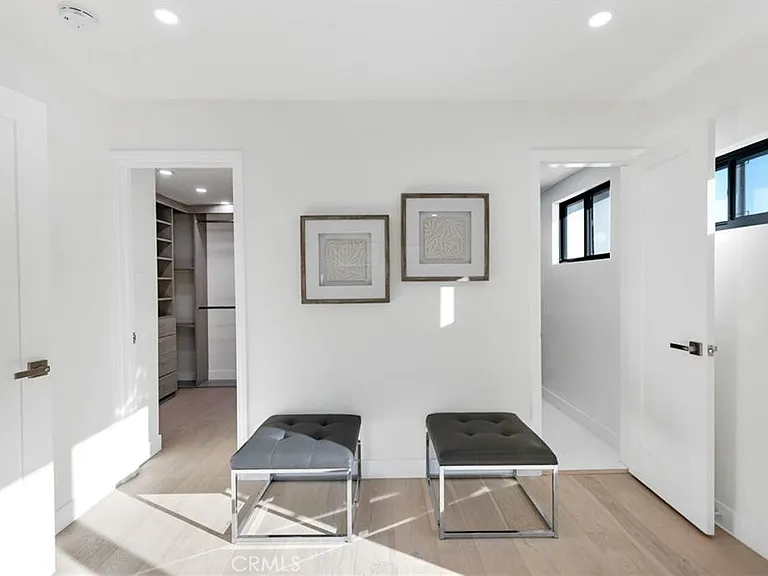 335 University Dr — Photo 16