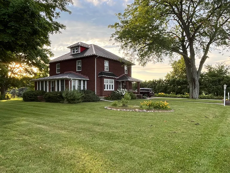 664 Dorrance Rd — Photo 3