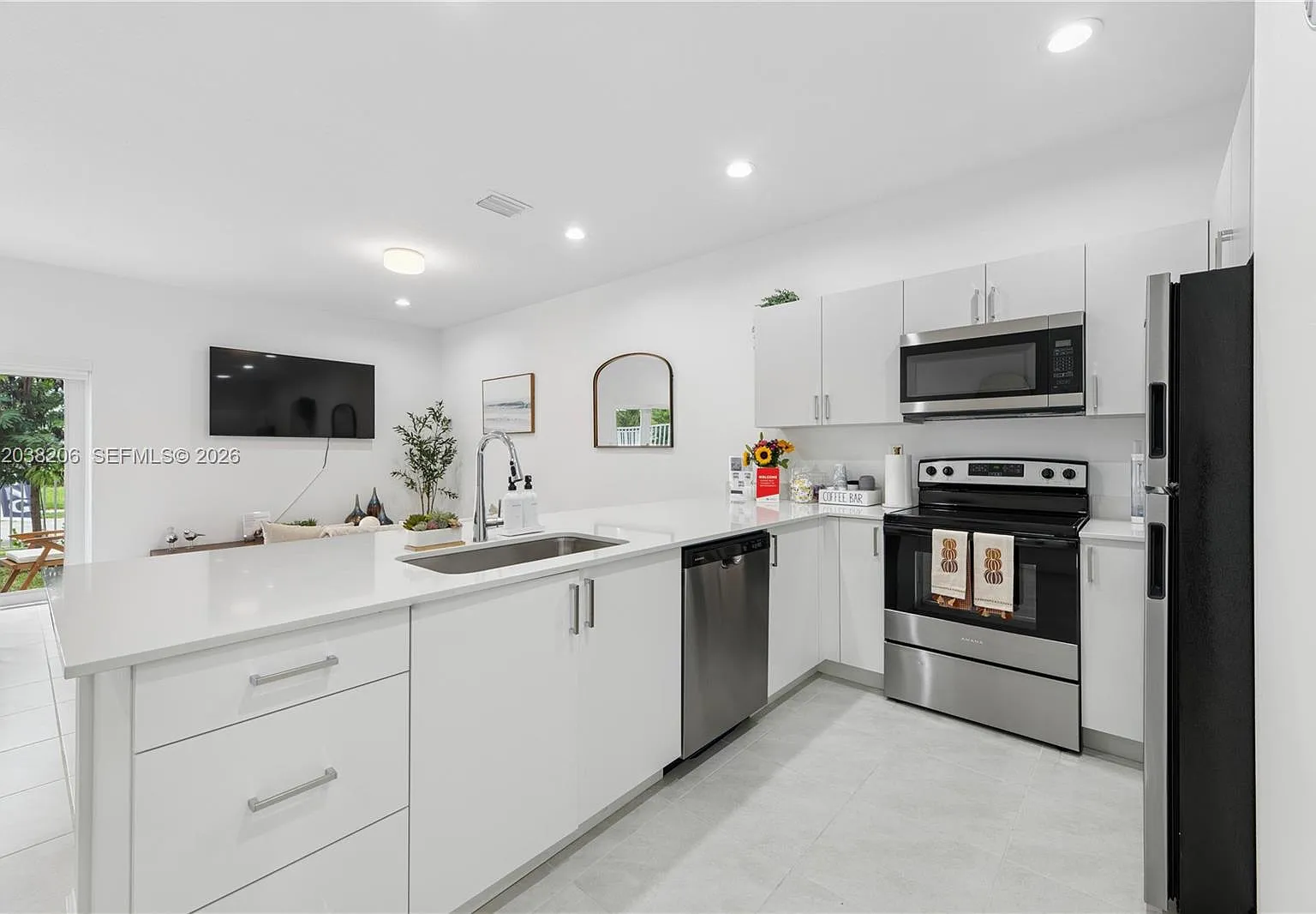 3 bed, 2.0 bath, 1348 sqft, $2,999 — Photo 1
