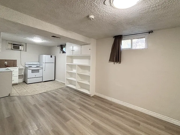 416 W Cornell Dr — Photo 14