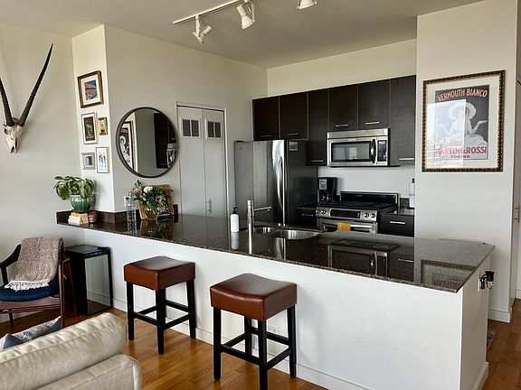 2nd image of 950 W Huron St #900