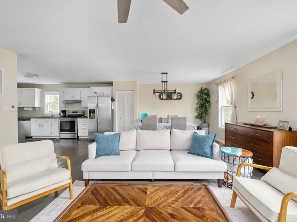 513 Lakeview Pkwy, Locust Grove, VA 22508