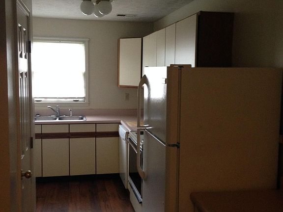 3rd image of 424 Harrodsburg Ln APT 8