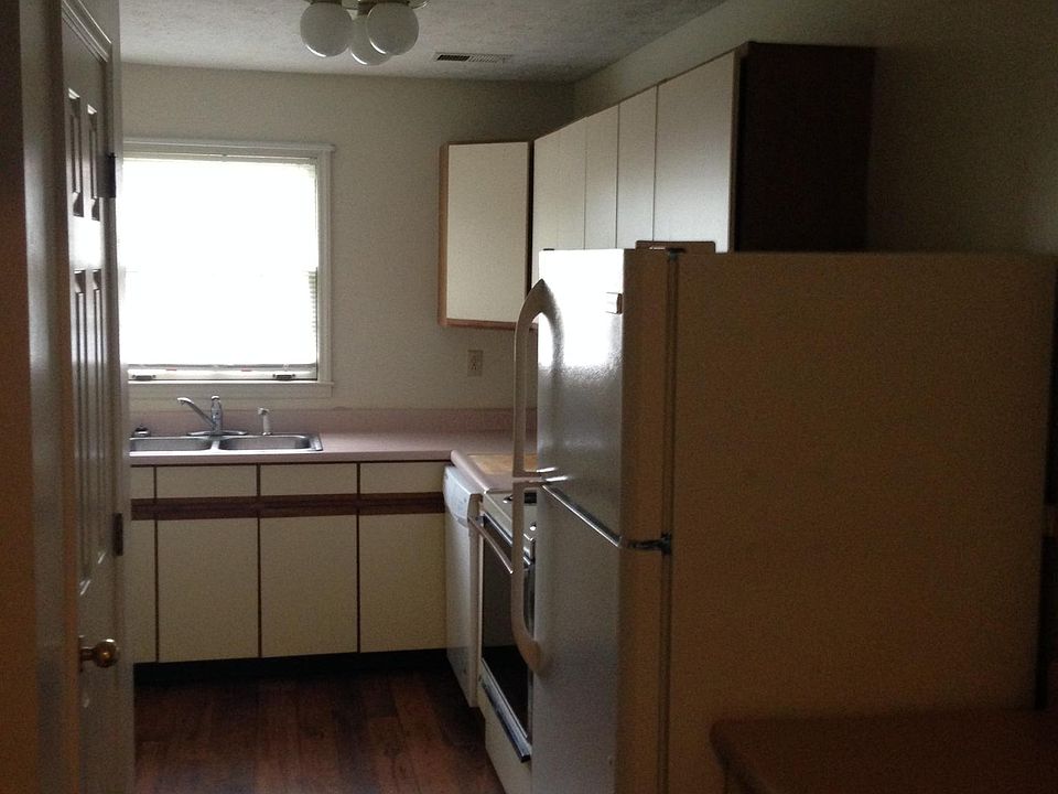 2nd image of 424 Harrodsburg Ln